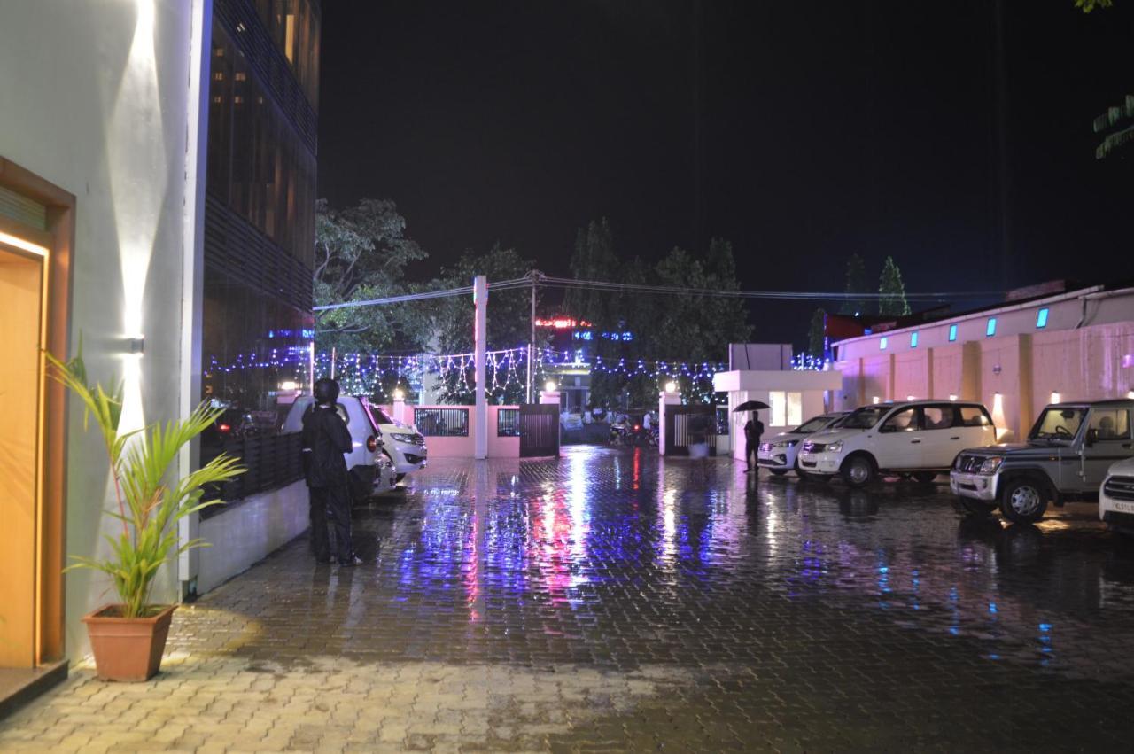 Hotel Apsara Shoranur Exterior photo