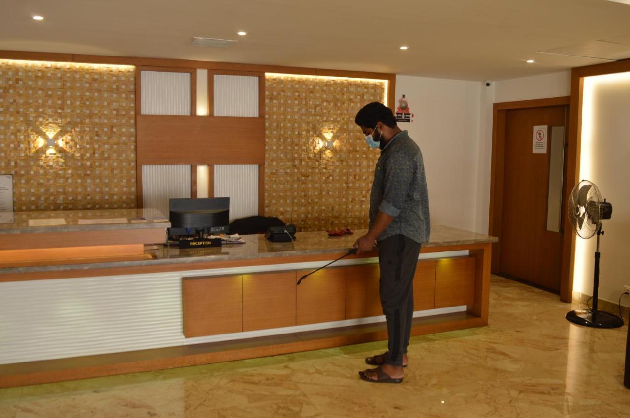Hotel Apsara Shoranur Exterior photo