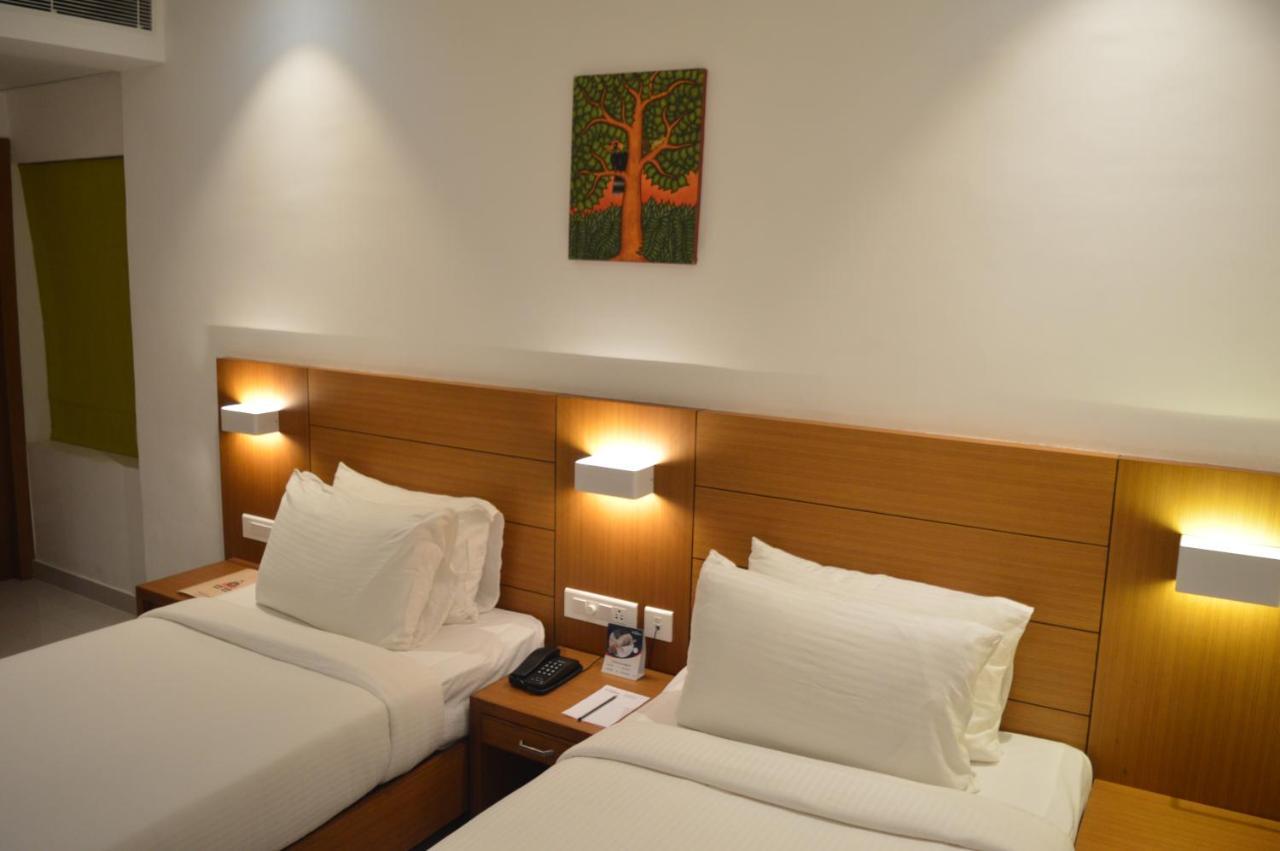 Hotel Apsara Shoranur Exterior photo